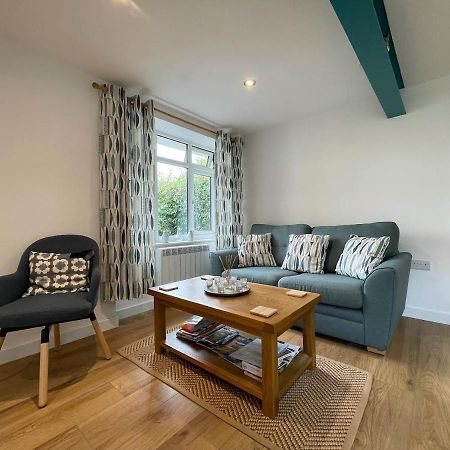 Lovely Ground Floor Apartment In Quiet Village Exeter Exterior foto